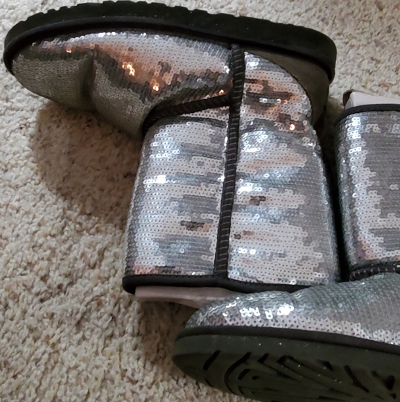 Ugg silver sequin and gray suede boot - Picture 3 of 9